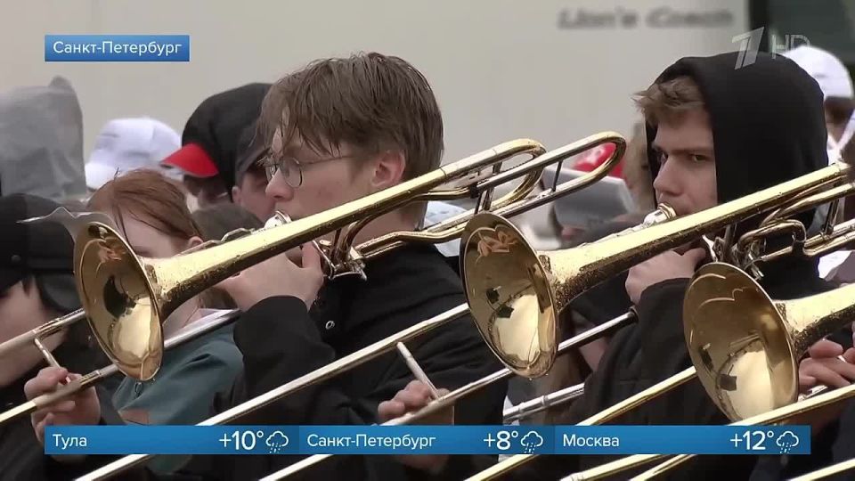 Петербург празднует День города