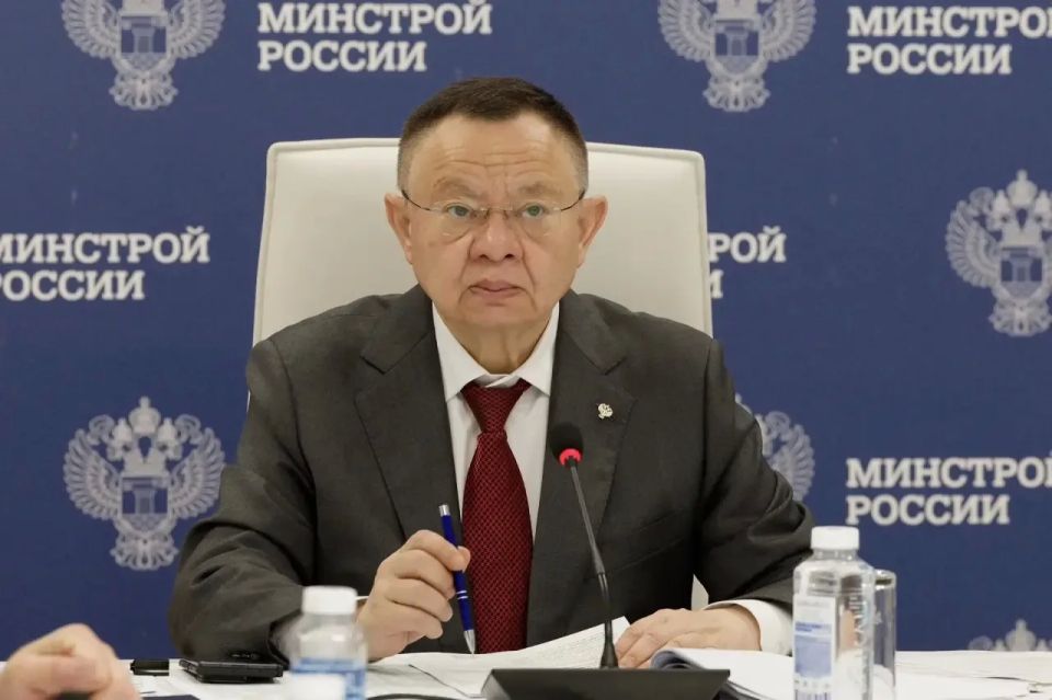 Глава Минстроя России Ирек Файзуллин провел еженедельное совещание с регионами и главными распорядителями бюджетных средств (ГРБС) Глава Минстроя России Ирек Файзуллин провел еженедельное совещание с регионами и главными распорядителями бюджетных средств (ГРБС)