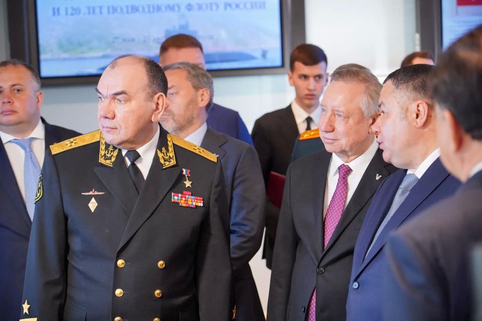 Александр Беглов: Открыли выставку «Память поколений: 330 лет Военно-Морскому Флоту и 120 лет подводному флоту России» Александр Беглов: Открыли выставку «Память поколений: 330 лет Военно-Морскому Флоту и 120 лет подводному флоту России»