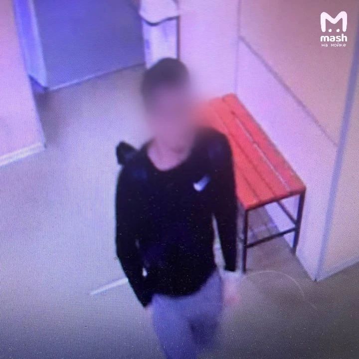 Юных футболистов школы олимпийского резерва обокрали на 350К рублей — прямо во время тренировки в центре Питера