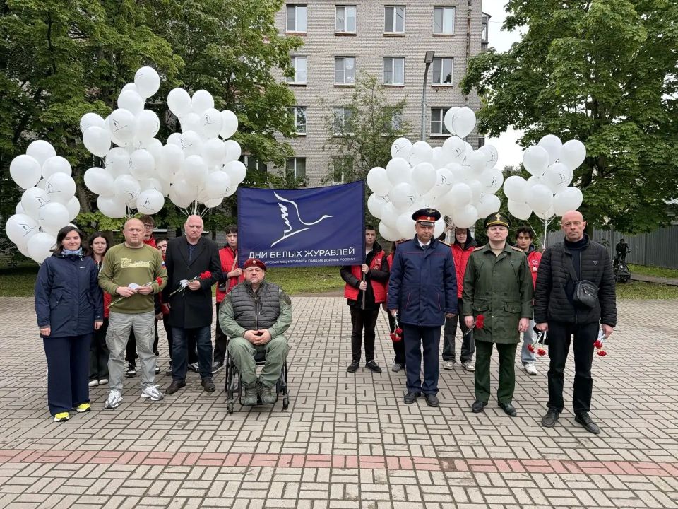 Коллектив следственного отдела по городу Тосно принял участие в открытии стенда памяти павшим воинам России в рамках Всероссийской акции «Дни белых журавлей» Коллектив следственного отдела по городу Тосно принял участие в открытии стенда памяти павшим воинам России в рамках Всероссийской акции «Дни белых журавлей»