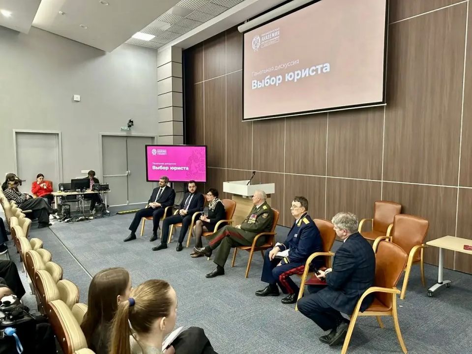 Руководитель следственного управления СК России по Ленинградской области принял участие в карьерном форуме РАНХиГС Руководитель следственного управления СК России по Ленинградской области принял участие в карьерном форуме РАНХиГС