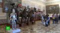 Рыцарей из Эрмитажа защитят от посетителей