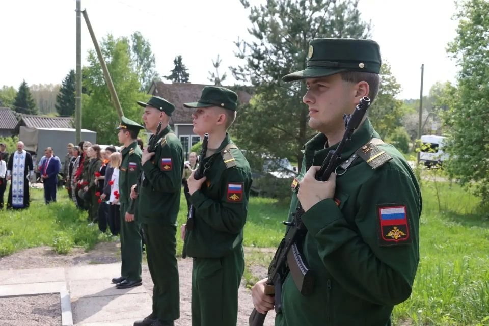 В Выборгском районе предали земле останки 34 красноармейцев В Выборгском районе предали земле останки 34 красноармейцев