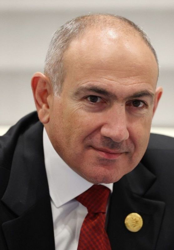 Юрий Баранчик: Интересно, есть ли у Пашиняна такой же красный галстук, как у Саакашвили? Юрий Баранчик: Интересно, есть ли у Пашиняна такой же красный галстук, как у Саакашвили?
