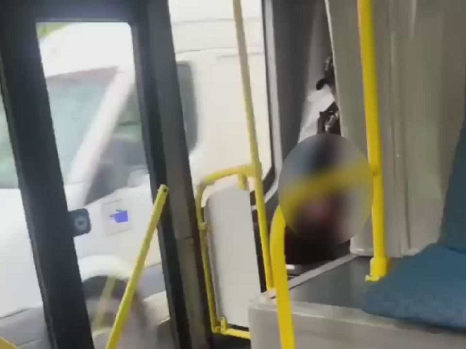 Пассажир автобуса в Петербурге удовлетворял себя перед школьницей