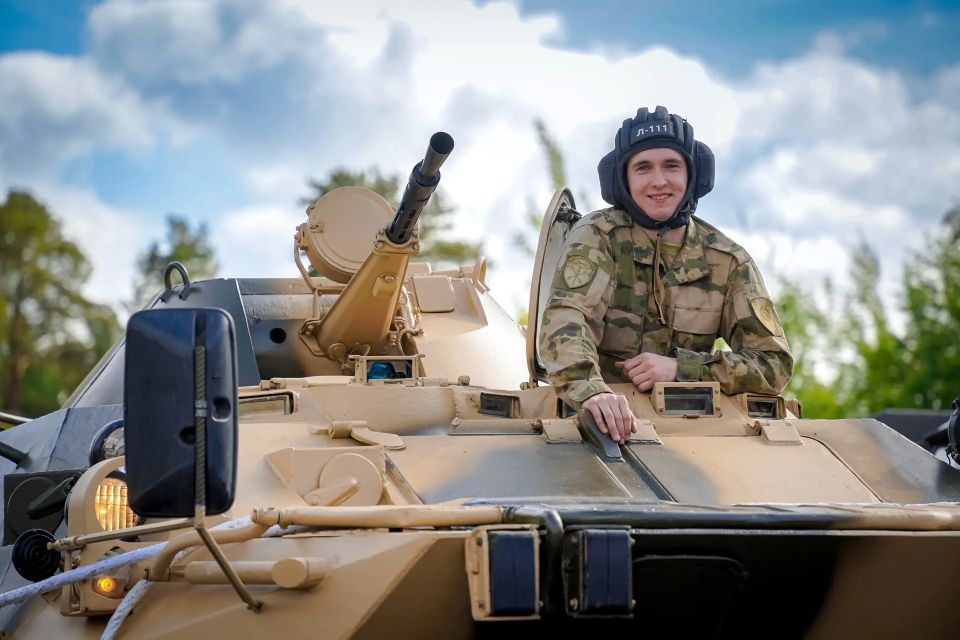 Поздравляем с Днем военного автомобилиста военнослужащих, сотрудников и ветеранов воинских частей и территориальных управлений Северо-Западного округа Росгвардии!