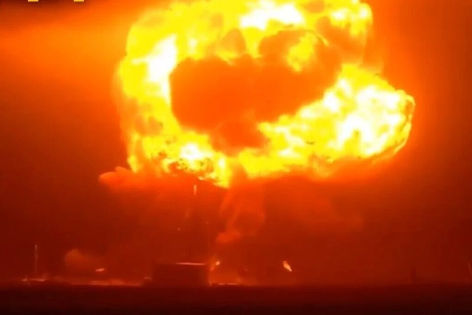 В США во время испытаний взорвалась тяжелая ракета New Glenn, создание которой финансировал Безос В США во время испытаний взорвалась тяжелая ракета New Glenn, создание которой финансировал Безос
