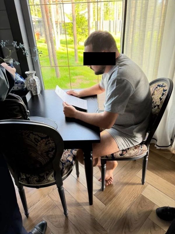 В Ленобласти задержали посредника во взяточничестве В Ленобласти задержали посредника во взяточничестве