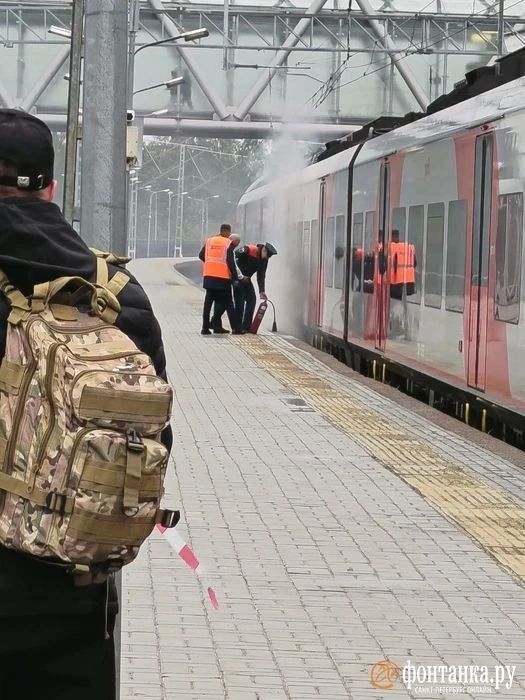 «Пробовали тушить у перрона, но не очень успешно