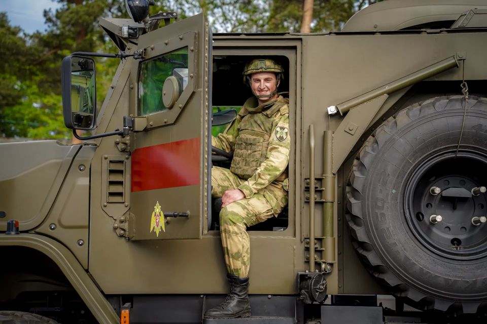 Поздравляем с Днем военного автомобилиста военнослужащих, сотрудников и ветеранов воинских частей и территориальных управлений Северо-Западного округа Росгвардии! Поздравляем с Днем военного автомобилиста военнослужащих, сотрудников и ветеранов воинских частей и территориальных управлений Северо-Западного округа Росгвардии!