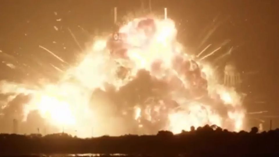 В США во время испытаний взорвалась тяжелая ракета New Glenn, создание которой финансировал Безос В США во время испытаний взорвалась тяжелая ракета New Glenn, создание которой финансировал Безос