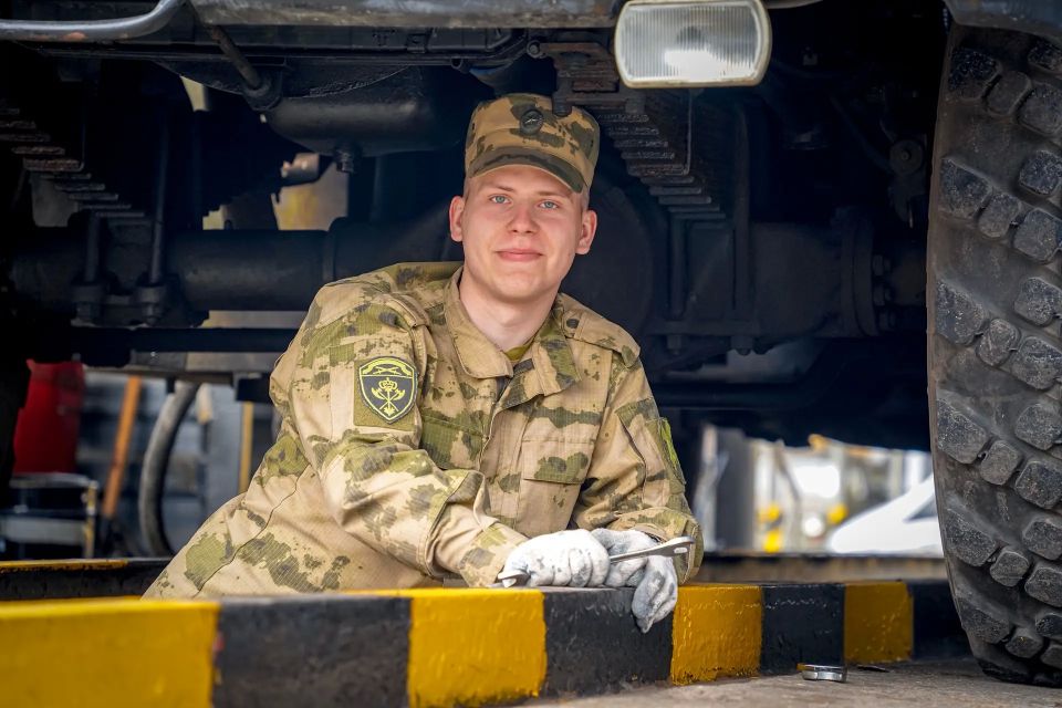 Поздравляем с Днем военного автомобилиста военнослужащих, сотрудников и ветеранов воинских частей и территориальных управлений Северо-Западного округа Росгвардии! Поздравляем с Днем военного автомобилиста военнослужащих, сотрудников и ветеранов воинских частей и территориальных управлений Северо-Западного округа Росгвардии!