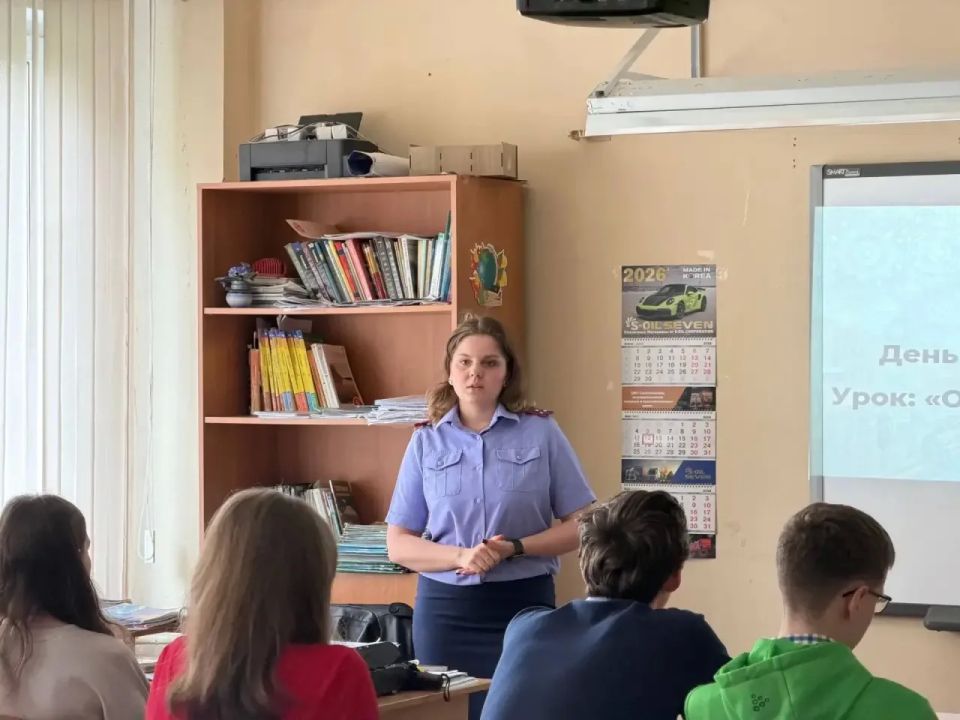 Офицеры ГСУ СК России по городу Санкт-Петербургу провели урок для школьников о правилах безопасности в сети Интернет