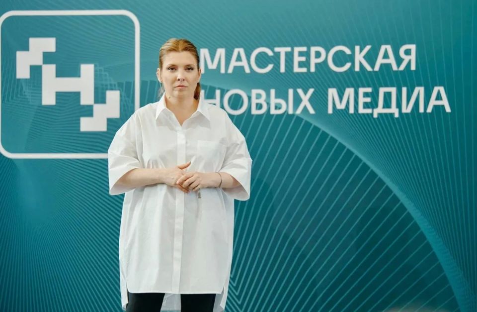 Выпустила поток ‘медиакоммуникаций’ в Мастерской Новых Медиа, где я впервые была наставником! Честь! Выпустила поток ‘медиакоммуникаций’ в Мастерской Новых Медиа, где я впервые была наставником! Честь!