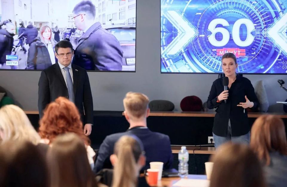 Выпустила поток ‘медиакоммуникаций’ в Мастерской Новых Медиа, где я впервые была наставником! Честь! Выпустила поток ‘медиакоммуникаций’ в Мастерской Новых Медиа, где я впервые была наставником! Честь!