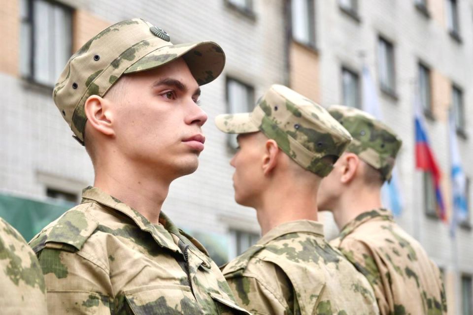 На службу в 33-ю бригаду оперативного назначения Северо-Западного округа Росгвардии проводил архангельских юношей начальник Управления Росгвардии по Архангельской области генерал-майор полиции Андрей Горбунов На службу в 33-ю бригаду оперативного назначения Северо-Западного округа Росгвардии проводил архангельских юношей начальник Управления Росгвардии по Архангельской области генерал-майор полиции Андрей Горбунов