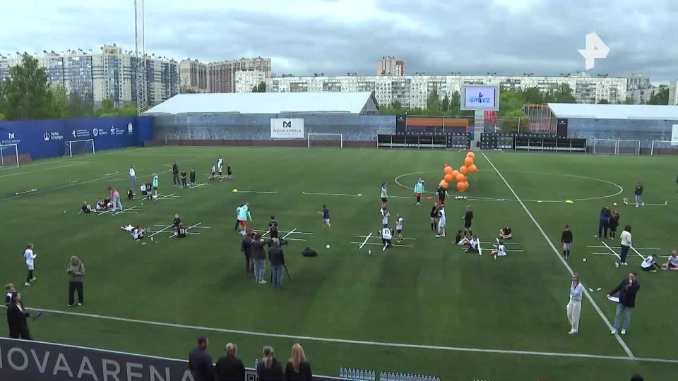 Самые массовые спортивные "крестики-нолики" состоялись в СК NOVA ARENA в Международный день защиты детей в Санкт-Петербурге