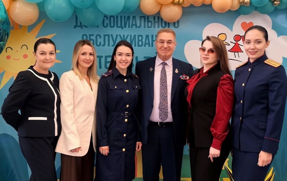 В День защиты детей сотрудники Культурного центра СК России посетили Дом социального обслуживания «Первый» в Петергофе