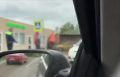 Золотой BMW получил органический тюнинг: грузовик с навозом перевернулся под Мистолово на машину