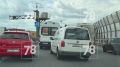 На КАД кроссовер встретился с фурой и собрал пробку