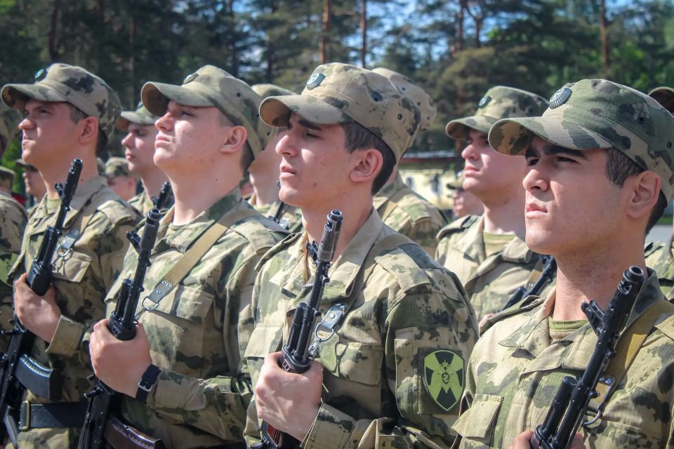 В дислоцированном в Ленинградской области Центре подготовки личного состава Северо-Западного округа Росгвардии приняли присягу юноши, призванные из Санкт-Петербурга, Волгоградской области и Республики Дагестан В дислоцированном в Ленинградской области Центре подготовки личного состава Северо-Западного округа Росгвардии приняли присягу юноши, призванные из Санкт-Петербурга, Волгоградской области и Республики Дагестан