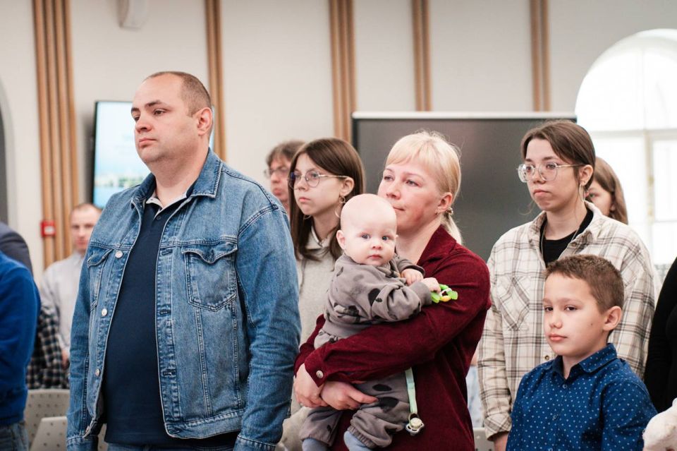 Александр Беглов: Ещё десять многодетных семей петербуржцев улучшат свои жилищные условия – им вручены государственные свидетельства на социальную выплату для приобретения или строительства жилья Александр Беглов: Ещё десять многодетных семей петербуржцев улучшат свои жилищные условия – им вручены государственные свидетельства на социальную выплату для приобретения или строительства жилья