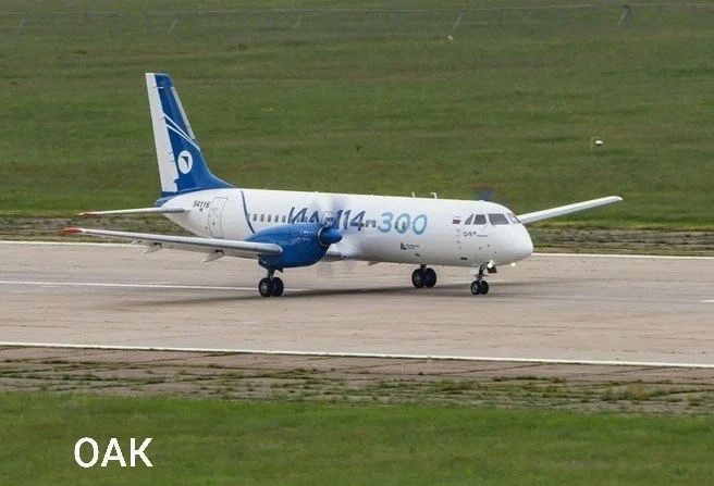 Модернизированный Ил-114-300 прилетел в Петербург для участия в ПМЭФ