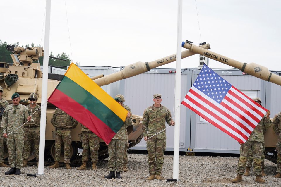 Два майора: США приступили к выводу более 1000 военнослужащих и техники из Литвы