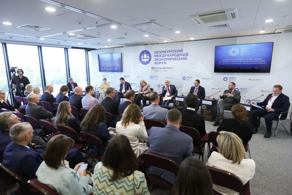 Итоги первого дня ПМЭФ-2026 на стенде Минобрнауки России Итоги первого дня ПМЭФ-2026 на стенде Минобрнауки России