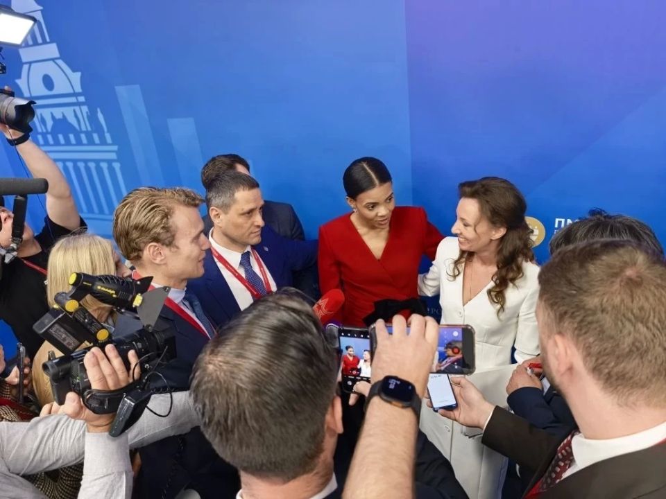 Анна Кузнецова: Представителями иностранных государств передала наш доклад о расследовании преступлений киевского режима против детей, а также обсудили ситуацию с защитой ценностей Анна Кузнецова: Представителями иностранных государств передала наш доклад о расследовании преступлений киевского режима против детей, а также обсудили ситуацию с защитой ценностей