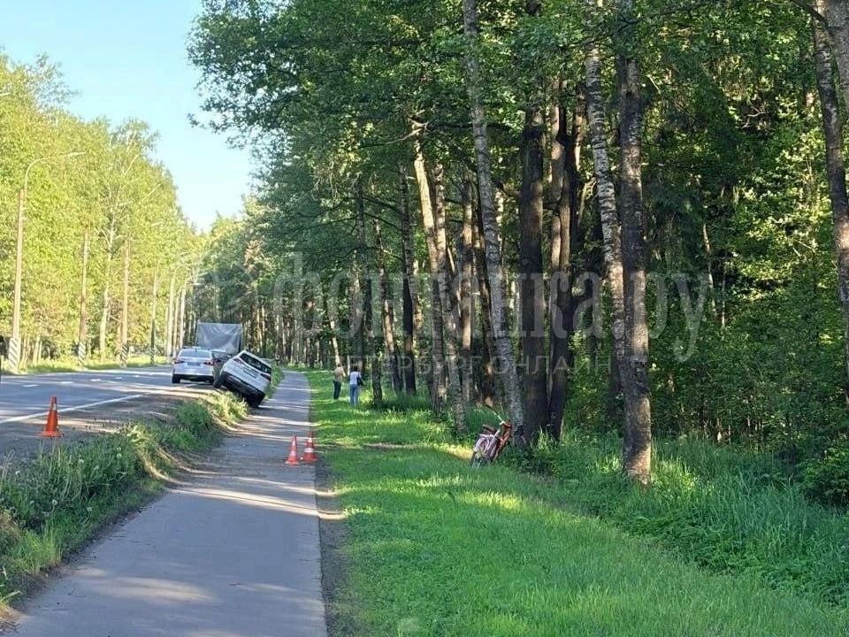 В Лисьем Носу автомобиль насмерть сбил велосипедиста