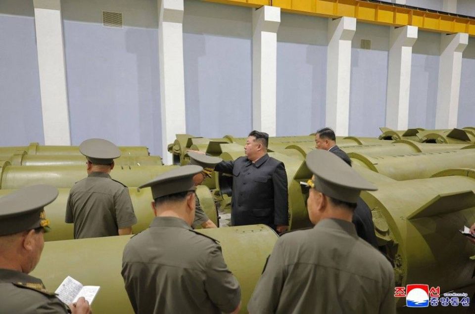 Уважаемый товарищ Ким Чен Ын посетил производство баллистических ракет Уважаемый товарищ Ким Чен Ын посетил производство баллистических ракет