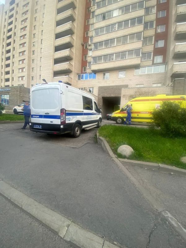 Подросток выпал из окна в Московском районе