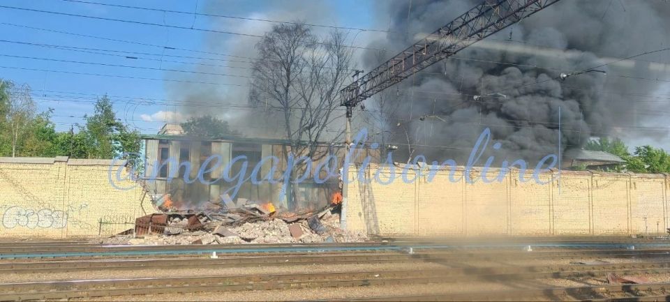 В районе Финляндского вокзала, на улице Минеральной произошло возгорание В районе Финляндского вокзала, на улице Минеральной произошло возгорание