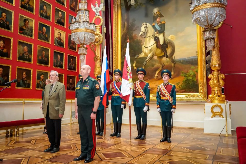 В Санкт-Петербурге командующий Северо-Западным округом Росгвардии вручил погоны высших офицеров В Санкт-Петербурге командующий Северо-Западным округом Росгвардии вручил погоны высших офицеров