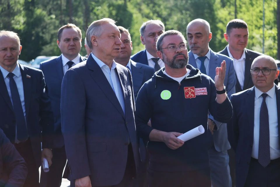 Александр Беглов: Посещать медучреждения в послке Песочном стало удобнее: сегодня открыли парковку на 500 машиномест в районе онкологических центров им. Н. Н. Петрова и им. Н. П. Напалкова, а также научного центра радиологии...