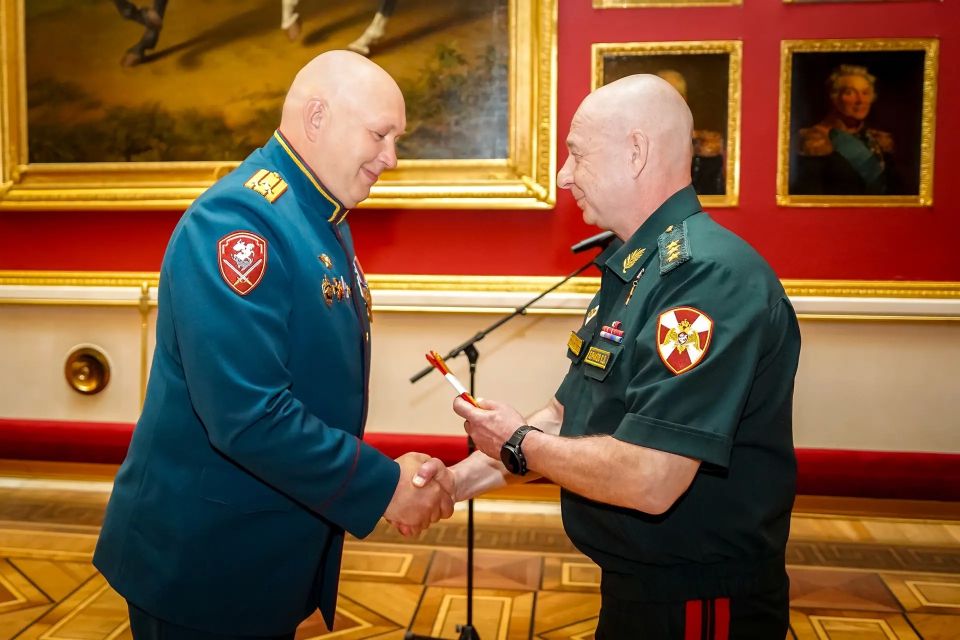 В Санкт-Петербурге командующий Северо-Западным округом Росгвардии вручил погоны высших офицеров В Санкт-Петербурге командующий Северо-Западным округом Росгвардии вручил погоны высших офицеров