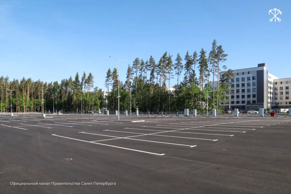 Городская автостоянка на 500 мест для пациентов и медперсонала заработала рядом с одним из крупнейших онкокластеров страны в посёлке Песочный