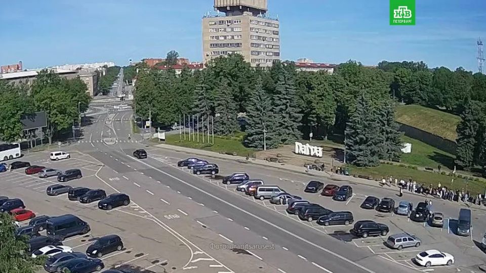 На российско-эстонской границе начались очереди