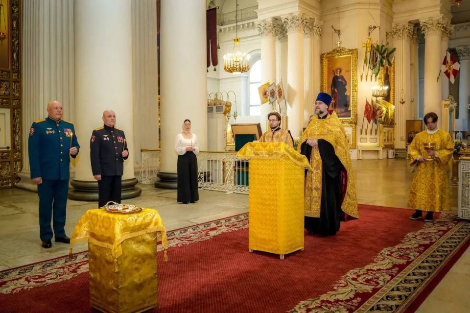 В Санкт-Петербурге командующий Северо-Западным округом Росгвардии Герой России генерал-полковник Сергей Бураков вручил погоны высших офицеров В Санкт-Петербурге командующий Северо-Западным округом Росгвардии Герой России генерал-полковник Сергей Бураков вручил погоны высших офицеров