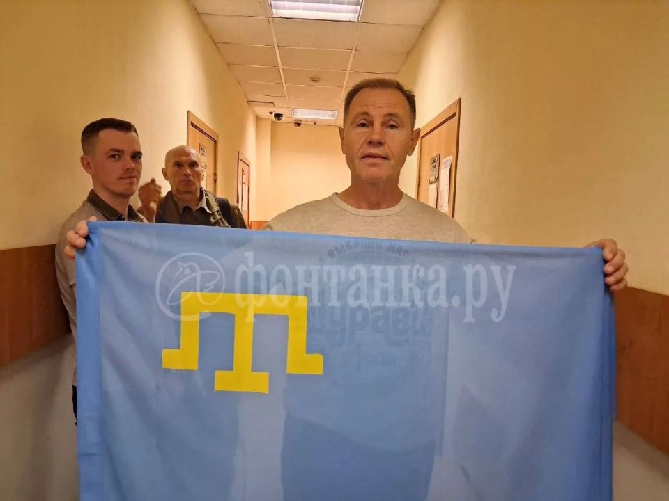 Суд прекратил производство по делу о демонстрации экстремистской символики в отношении главы Крымско-Татарского общества Радиона Эсмедляева в связи с отсутствием состава правонарушения