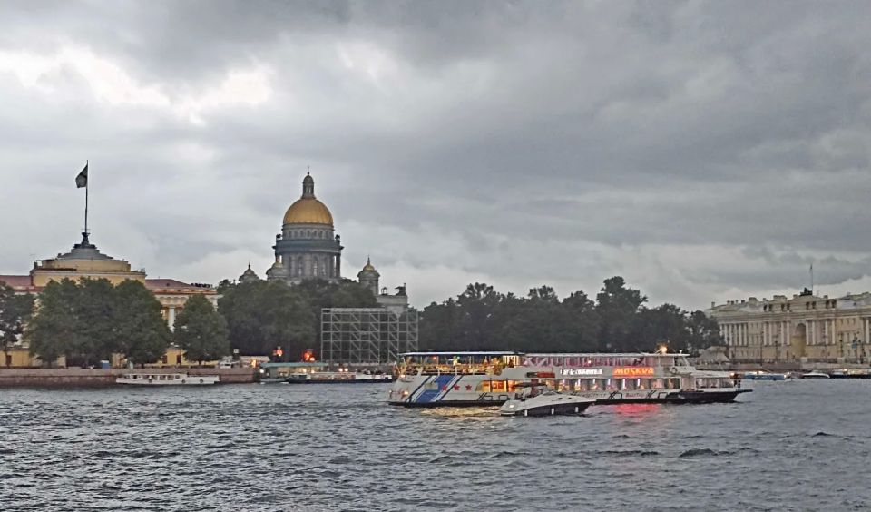 В Петербург придут ливни и грозы, а местами и град