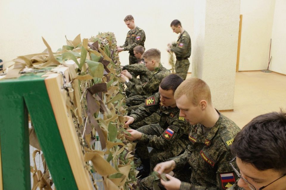 Студенты и сотрудники Санкт-Петербургского горного университета изготовили более 40 противодроновых барьеров Студенты и сотрудники Санкт-Петербургского горного университета изготовили более 40 противодроновых барьеров