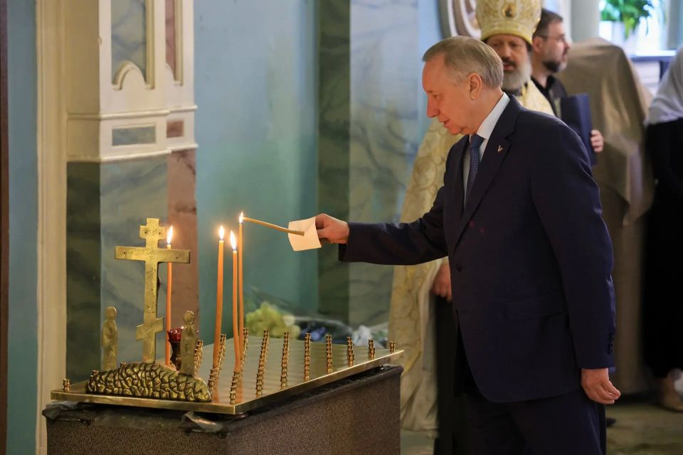 Александр Беглов: Память Петра Великого в день его рождения почтили возложением цветов к его надгробию Александр Беглов: Память Петра Великого в день его рождения почтили возложением цветов к его надгробию
