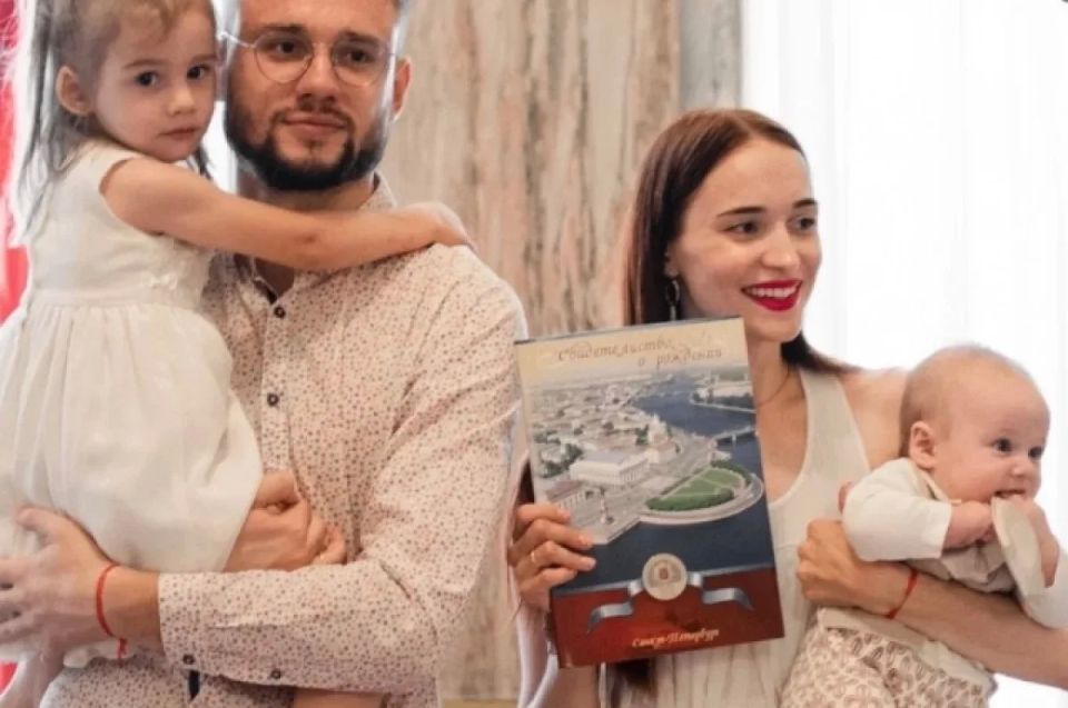 Все родившиеся в Петербурге дети получат престижный памятный знак