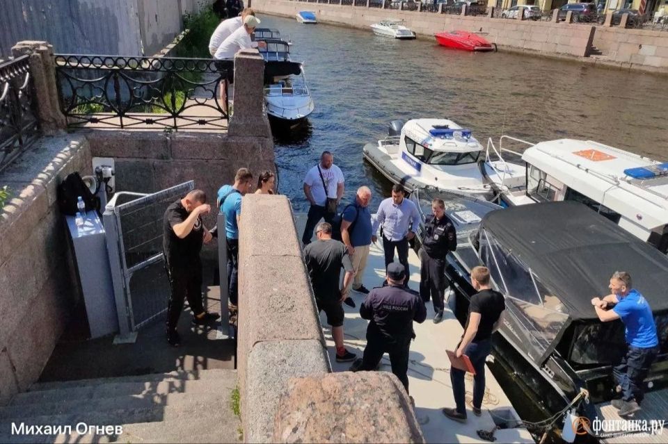Городскому причалу на набережной Мойки нарастили незаконный придаток