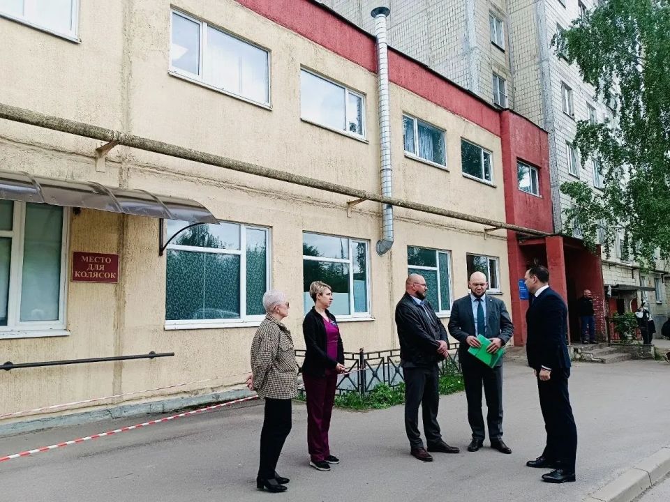 В Гатчинской больнице заменили строителей, из-за которых случился потоп в женской консультации