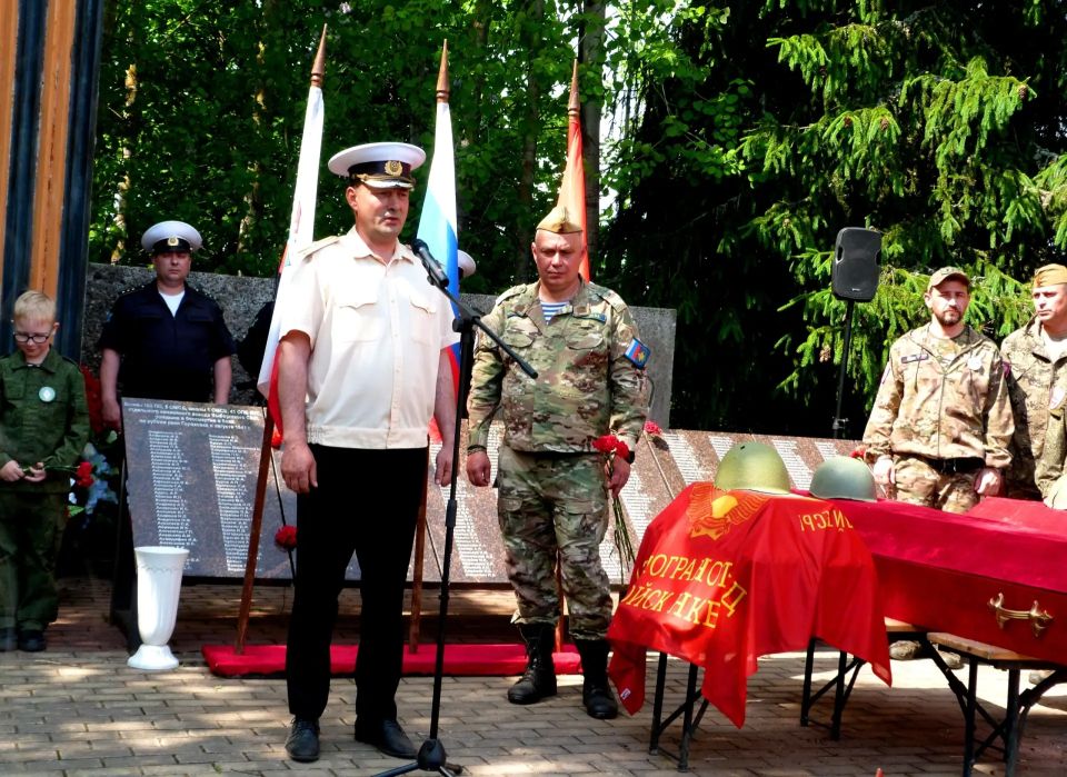 В Выборгском районе захоронили останки моряков и пограничников, павших в августе 1941 года В Выборгском районе захоронили останки моряков и пограничников, павших в августе 1941 года