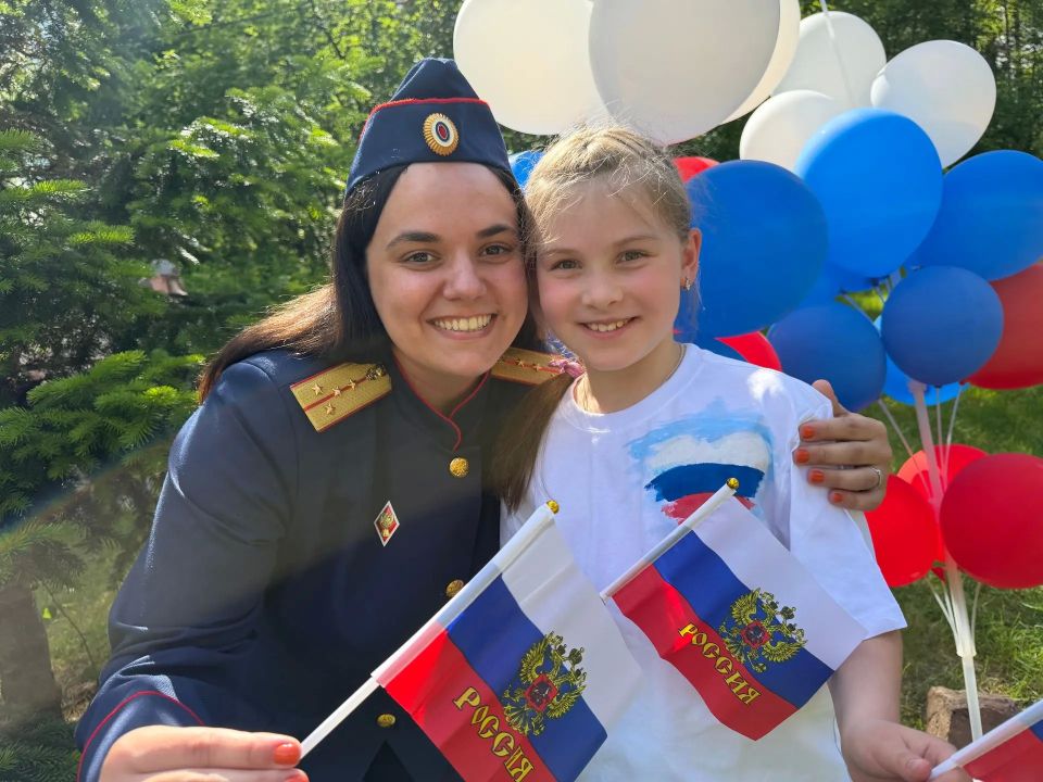 В Выборге в парке Монрепо прошёл патриотический мастер-класс для детей в преддверии Дня России